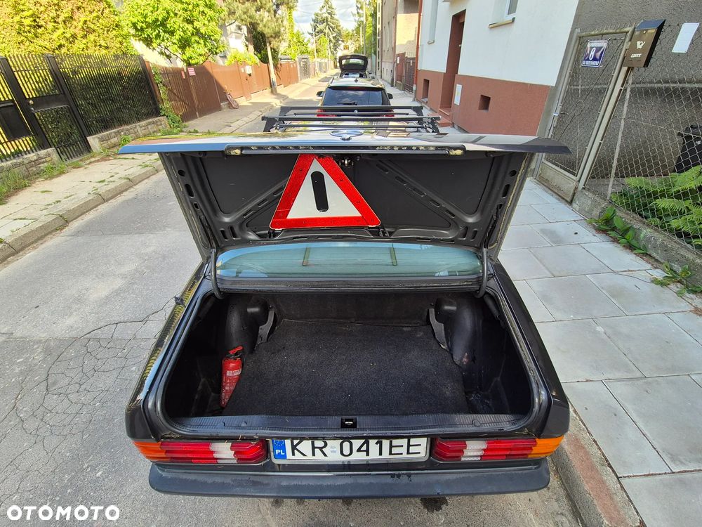 Mercedes-Benz W201 (190) - 21