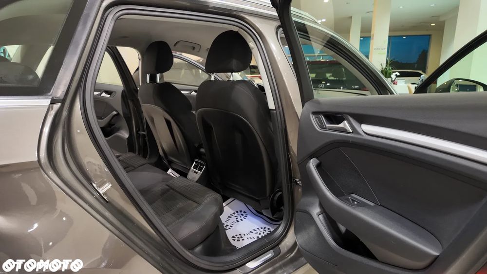 Audi A3 Sportback 1.6 TDI S tronic Ambiente - 34