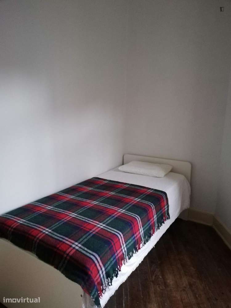 Quarto - localizado em Alameda Lisbon - Grande imagem: 2/13