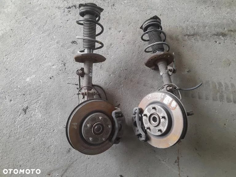 Zwrotnica amortyzator prawa lewy Macpherson przód Nissan Nissan Juke F15 1.6 2.0 b - 1