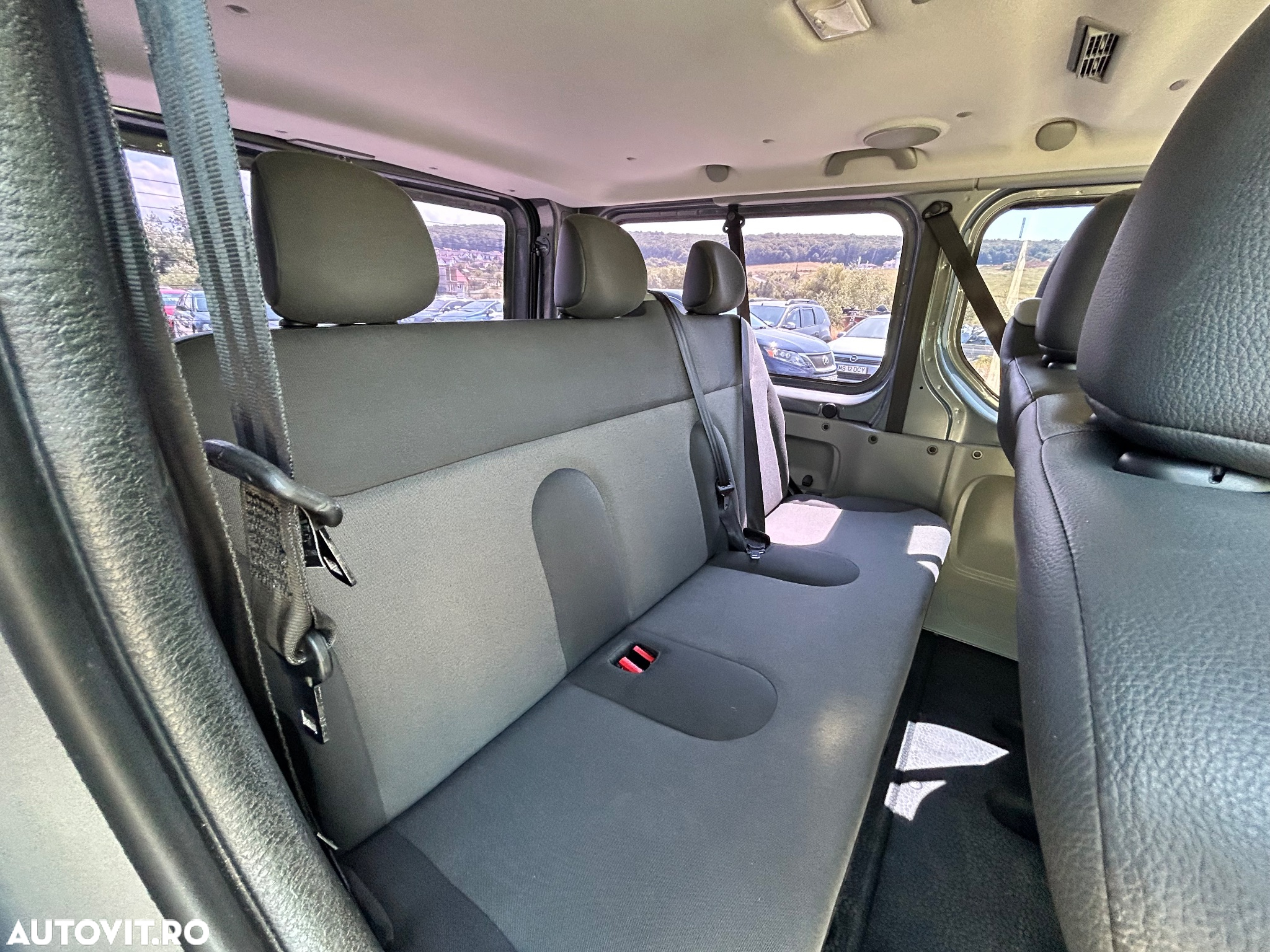 Renault Trafic 2.0 dCi 115 FAP Passenger Black Edition - 20
