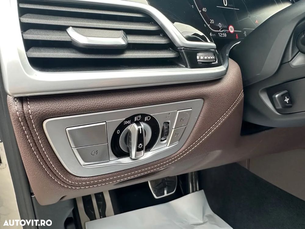 BMW Seria 7 750i xDrive - 16