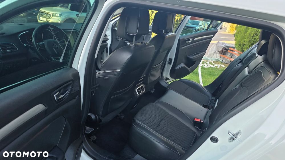Renault Megane Grandtour ENERGY TCe 130 BOSE EDITION - 33