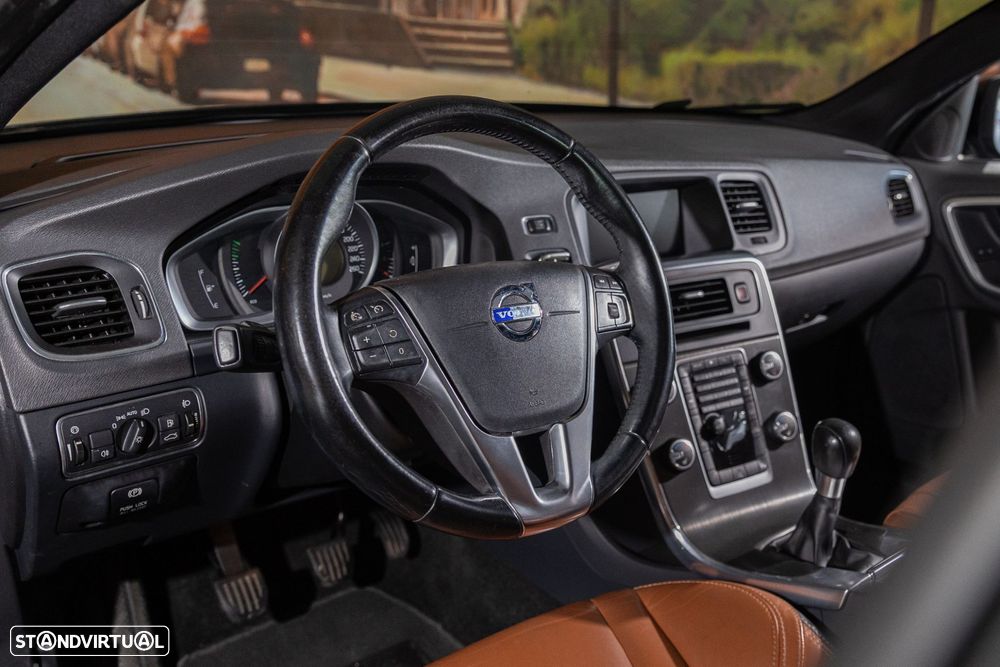 Volvo S60 Cross Country - 13