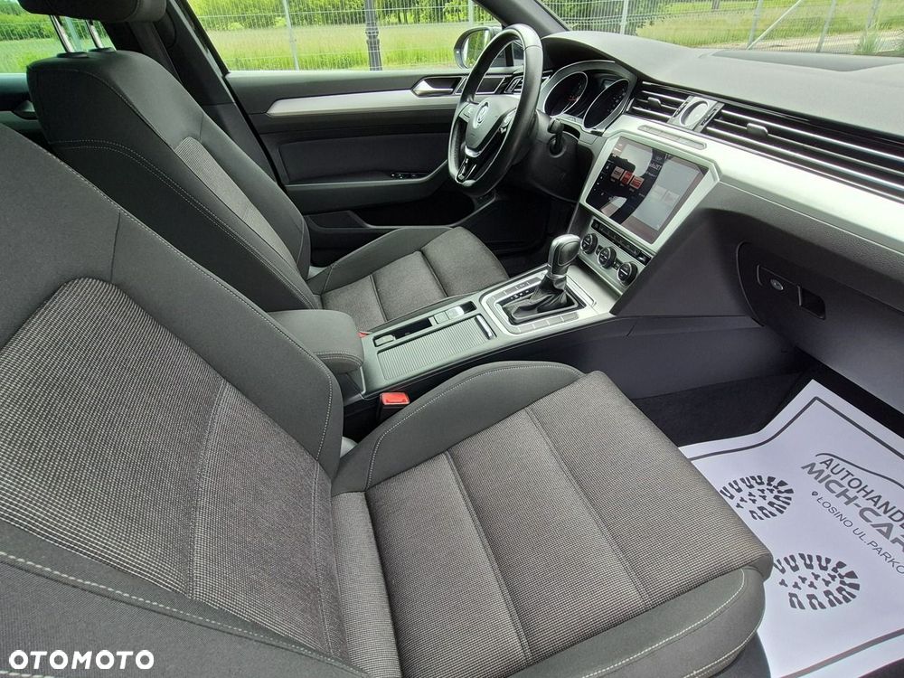 Volkswagen Passat - 11
