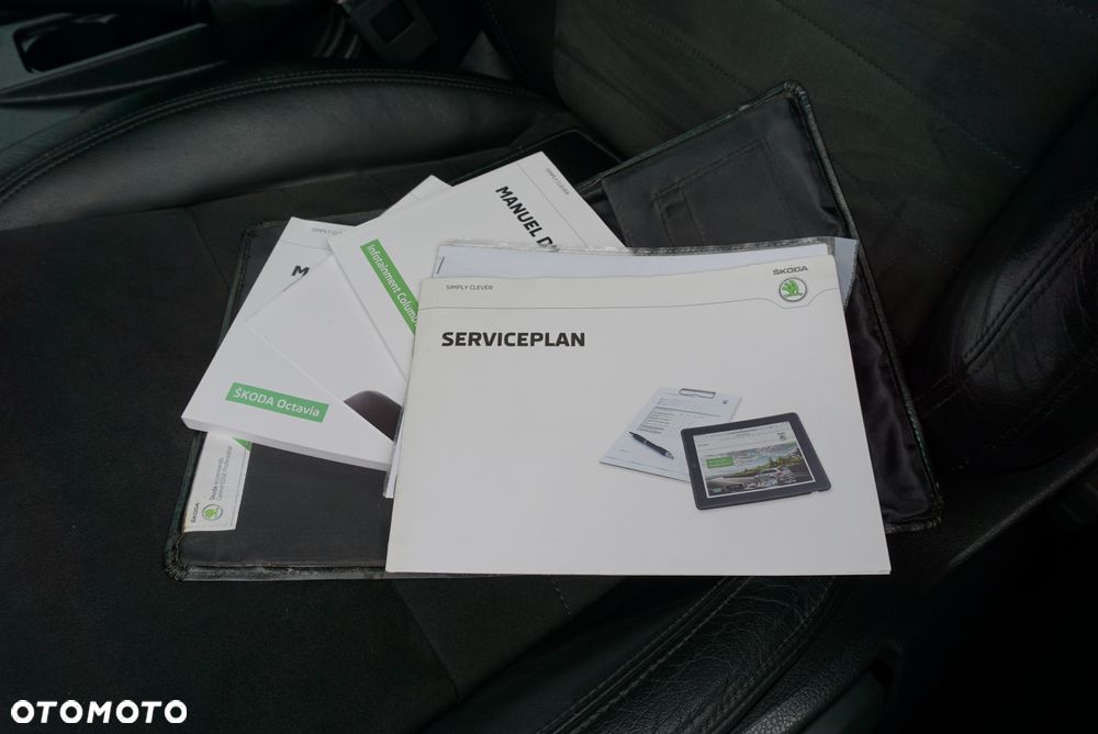 Skoda Octavia Combi 2.0 TDI DSG Premium Edition - 27
