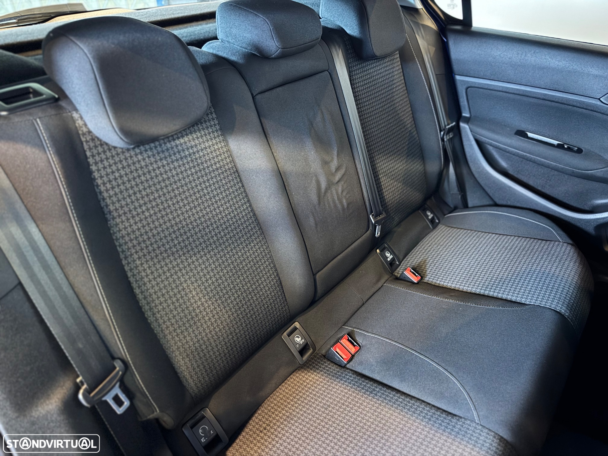 Peugeot 308 BlueHDi 130 EAT8 Style - 32