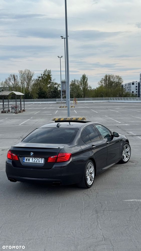BMW Seria 5 550i - 14