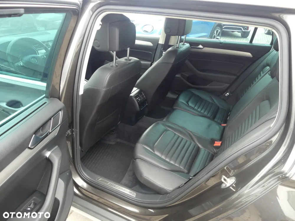 Volkswagen Passat - 10