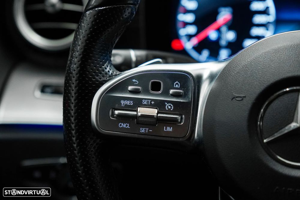 Mercedes-Benz E 300 d AMG designo 7L - 29