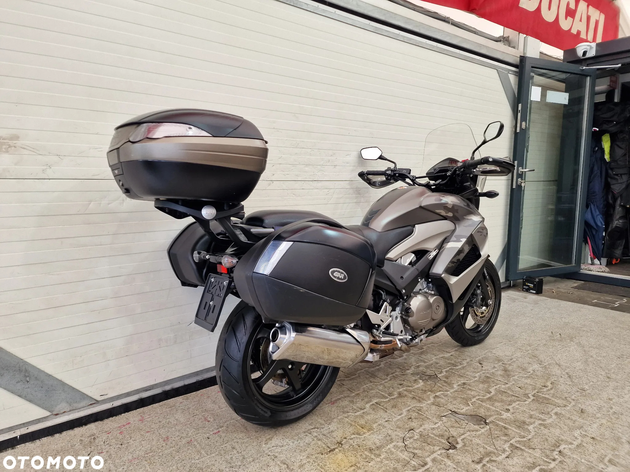 Honda VFR - 21