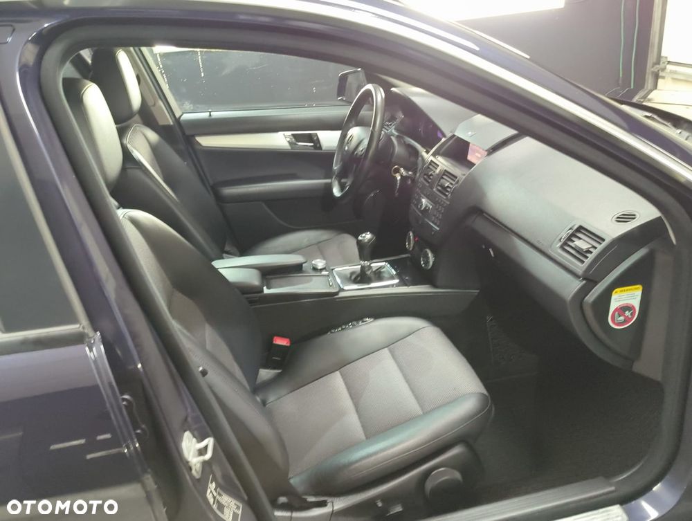 Mercedes-Benz Klasa C 200 CDI DPF BlueEFFICIENCY SPORT EDITION - 29