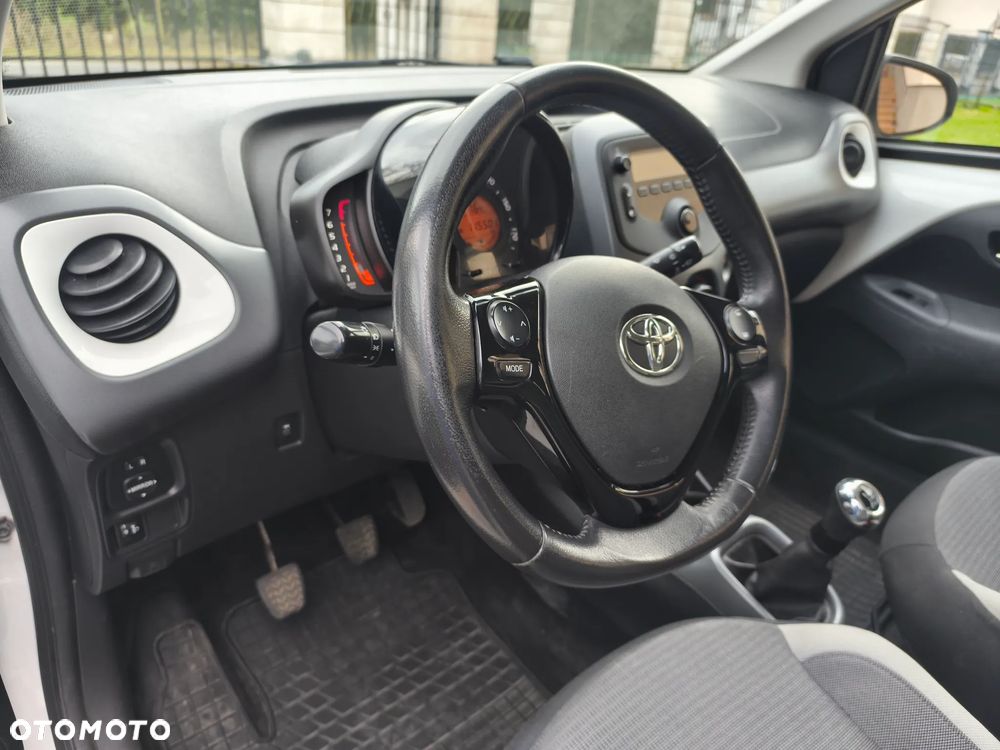 Toyota Aygo x-play - 7