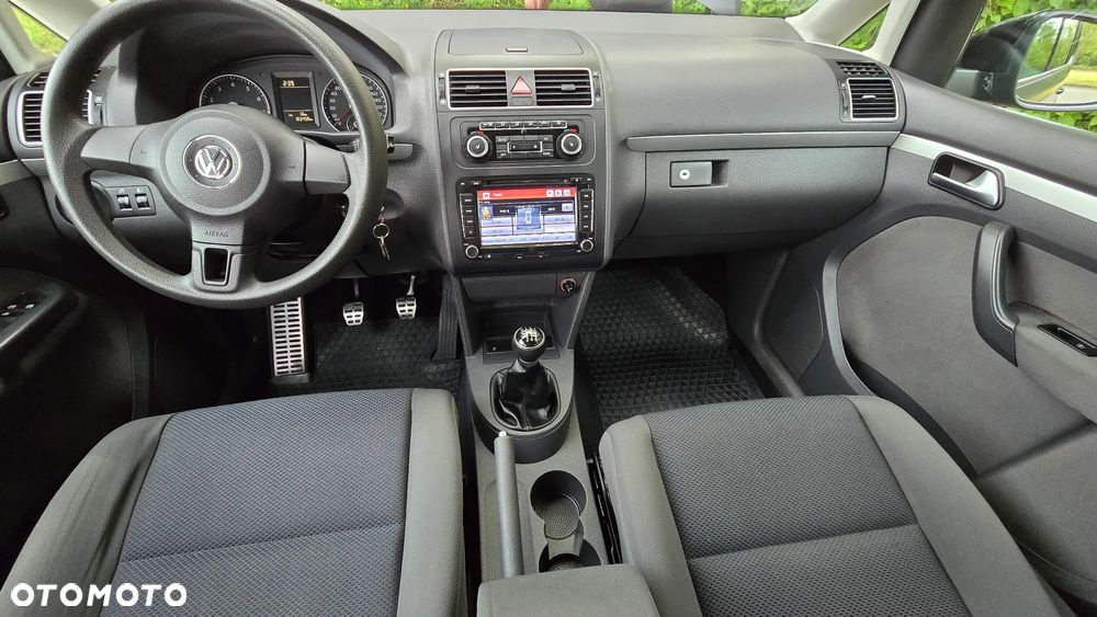 Volkswagen Touran - 16