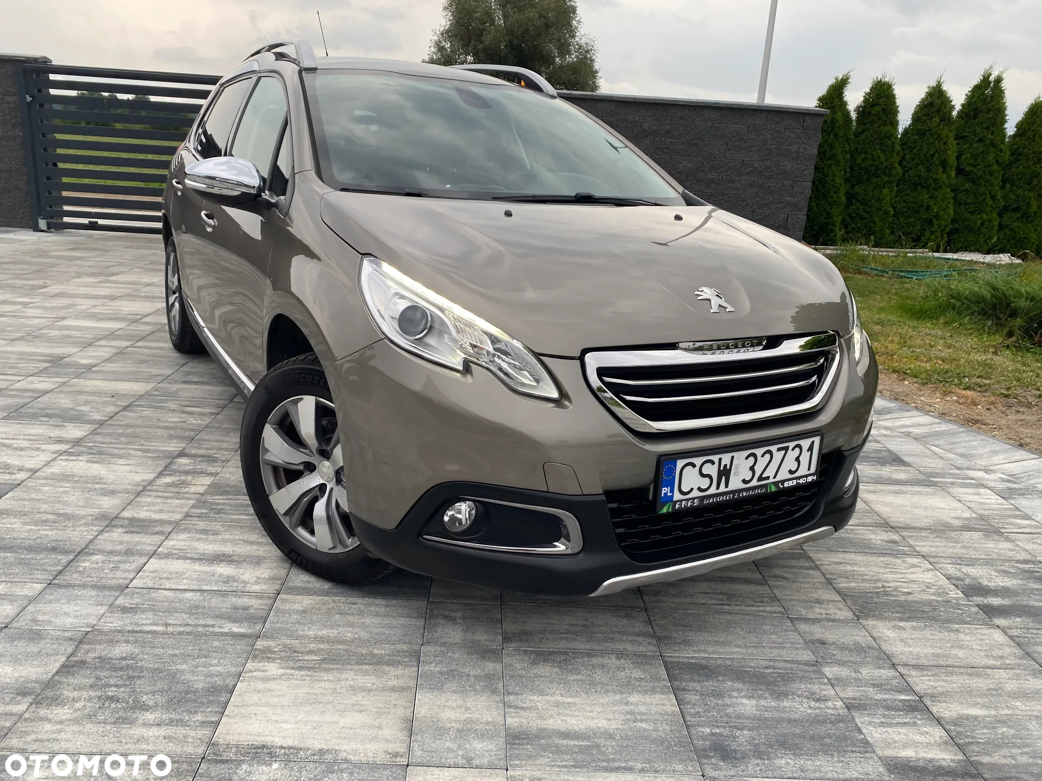 Peugeot 2008 1.2 Pure Tech Allure S&S - 16