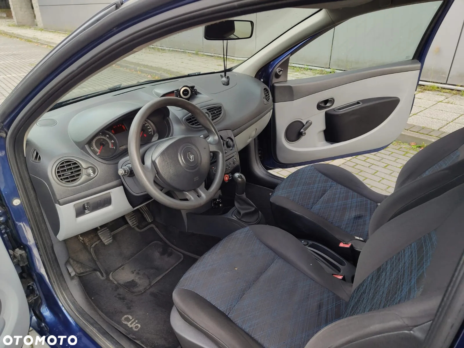 Renault Clio 1.2 16V 75 Collection - 12