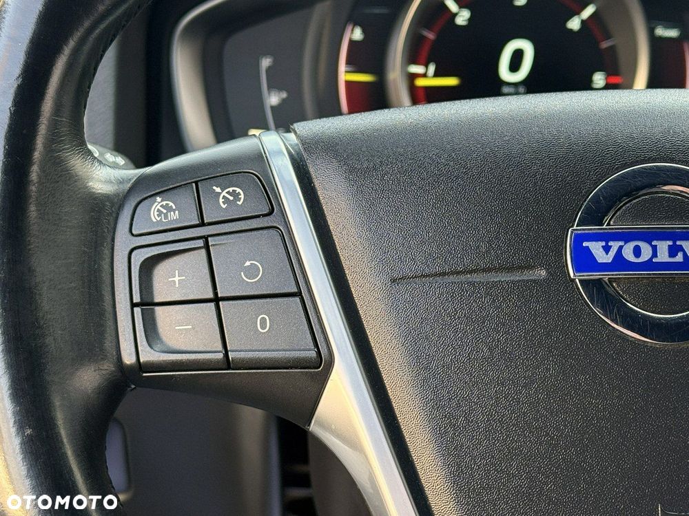 Volvo V60 D4 Momentum - 11
