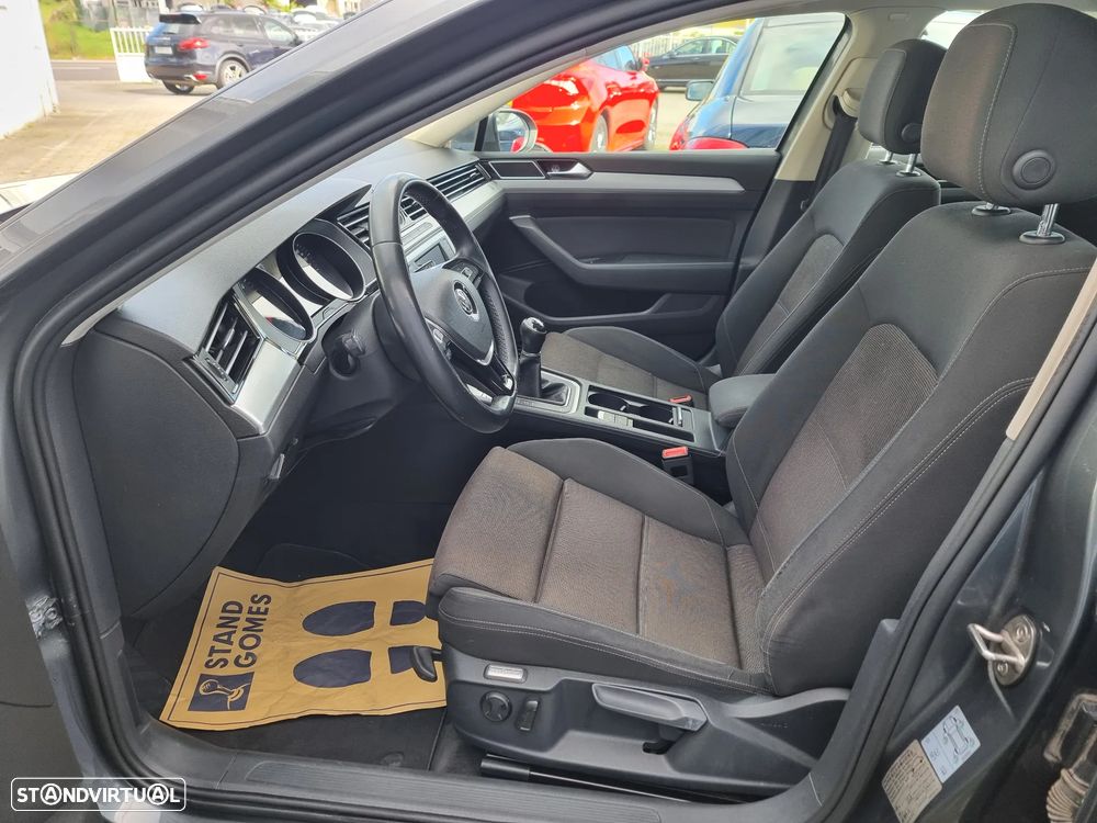 VW Passat Variant 2.0 TDi Confortline - 6