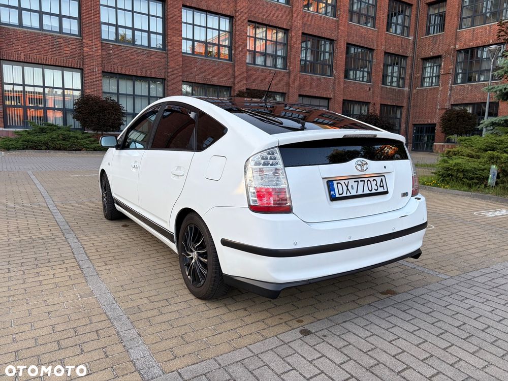Toyota Prius (Hybrid) Sol - 8