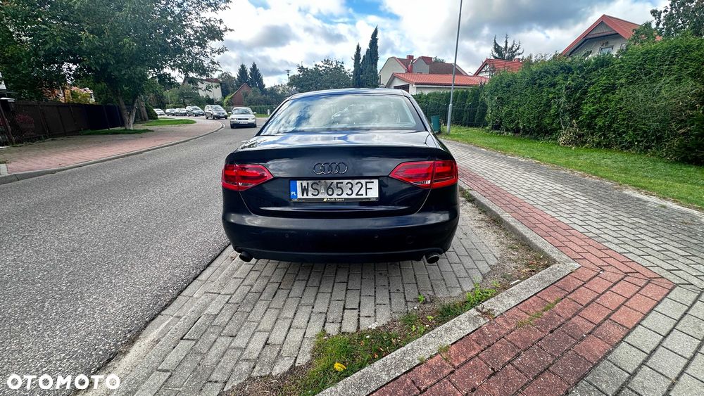 Audi A4 Limousine - 4
