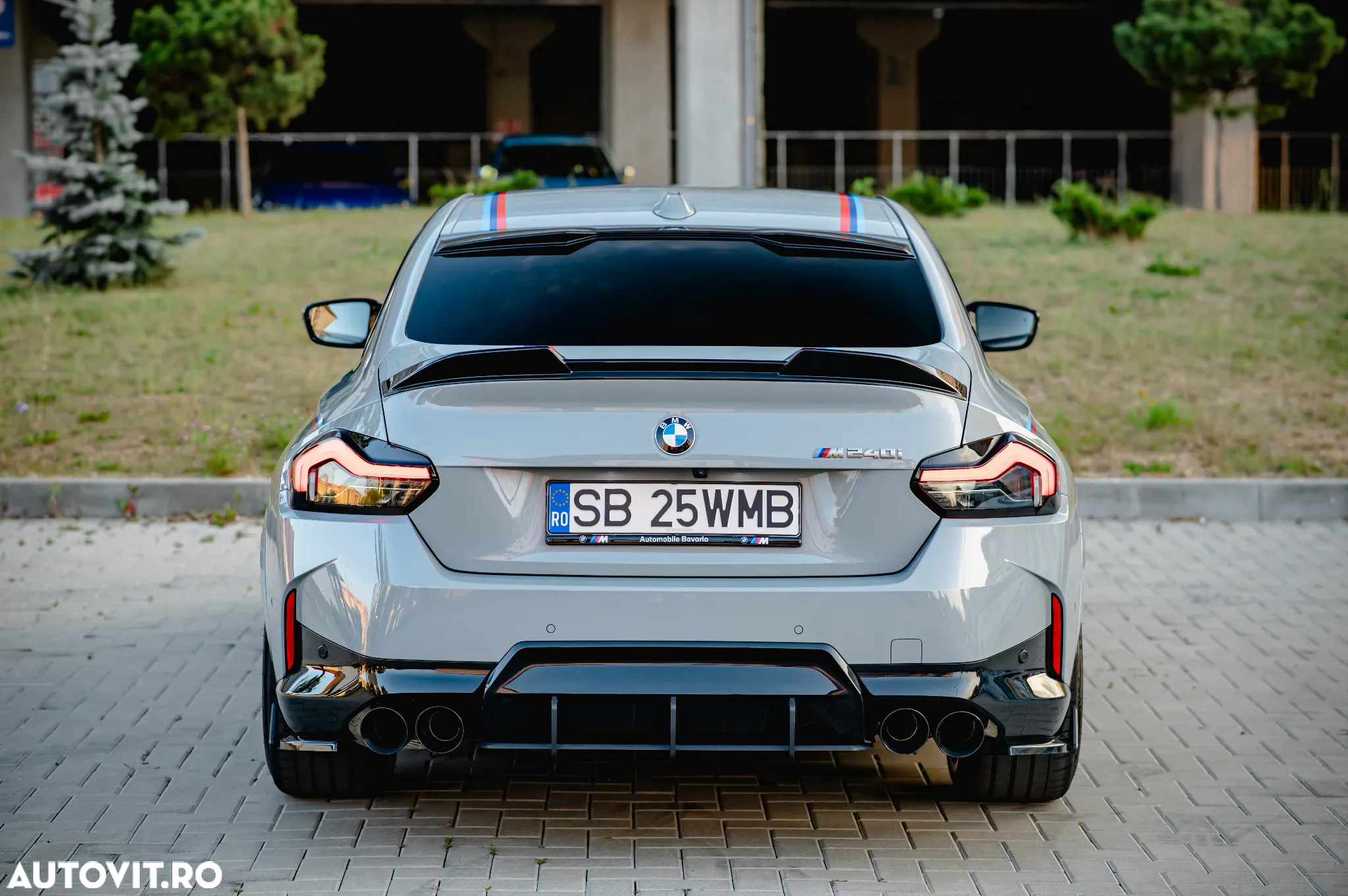 BMW M2 M240i xDrive AT - 11