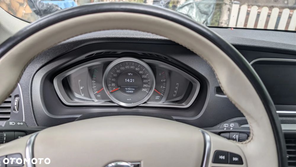 Volvo V40 D2 Drive-E Momentum - 13