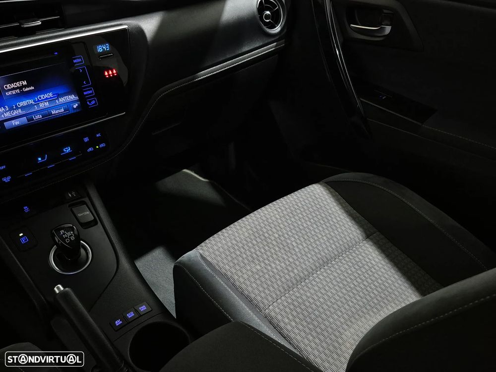 Toyota Auris Touring Sports 1.8 HSD Comfort +P.Techno+P.Sport - 23