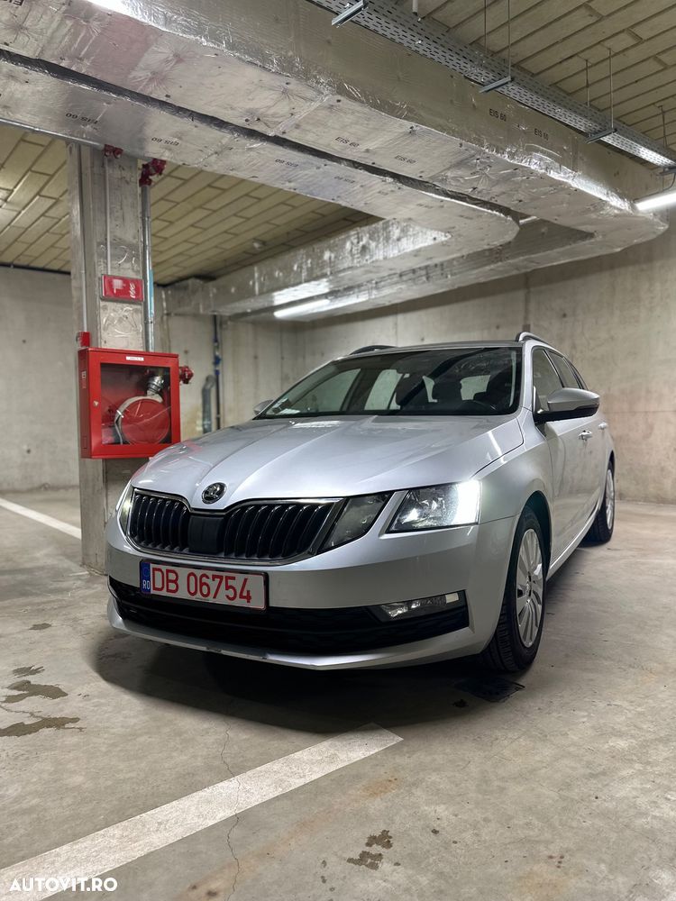 Skoda Octavia 1.6 TDI DSG Ambition - 1