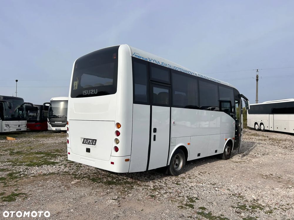 Isuzu Novolux - 24
