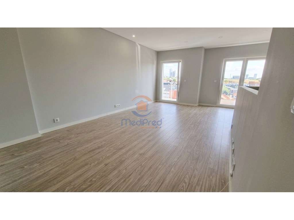 Apartamento T3 c/ 2 Parqueamentos e Arrecadação 32 m2 | Granjas Nov... - Grande imagem: 3/45