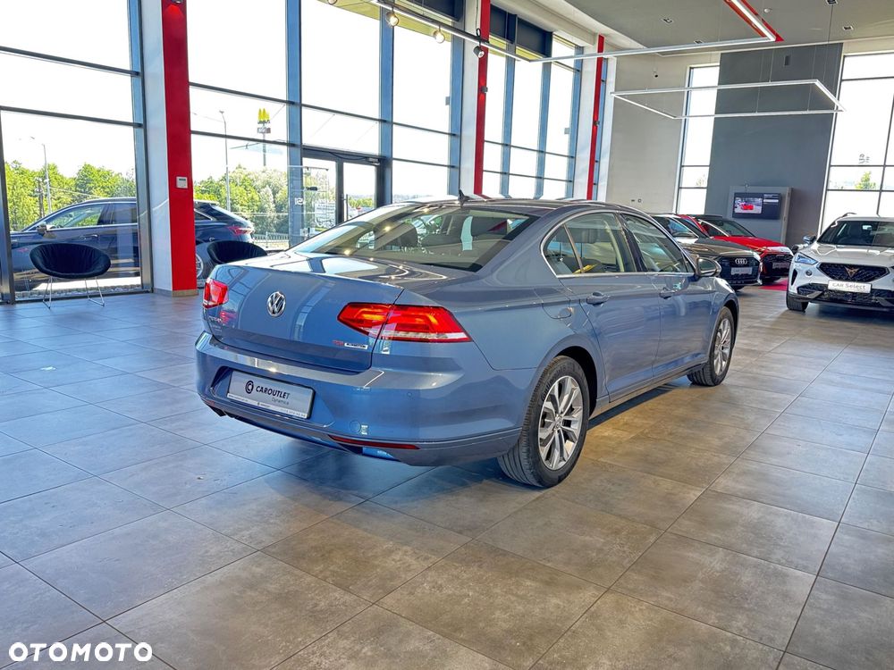 Volkswagen Passat - 9