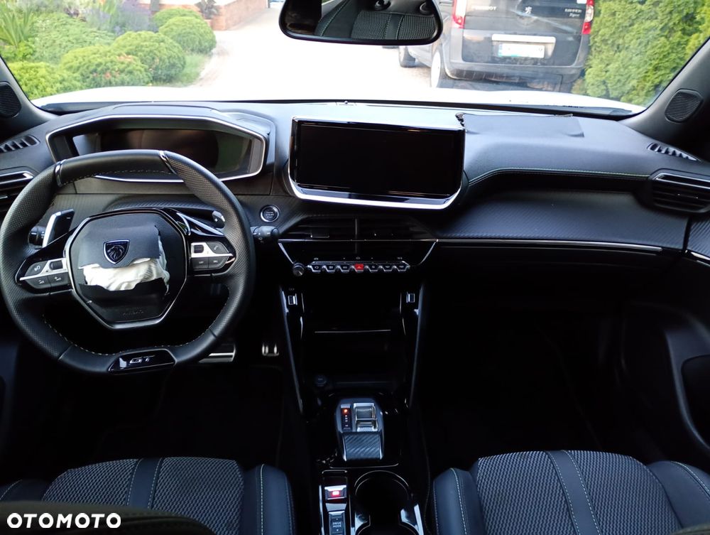 Peugeot 2008 Hybrid 136 e-DSC GT - 10
