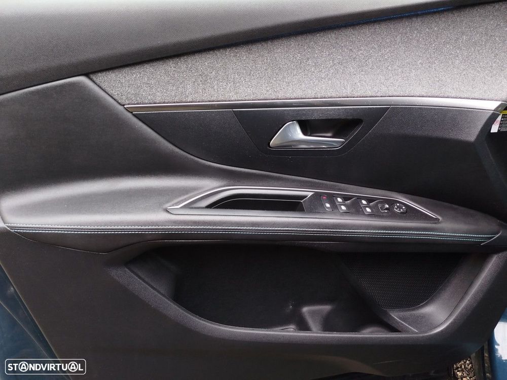 Peugeot 3008 1.6 Hybrid Allure Pack e-EAT8 - 32