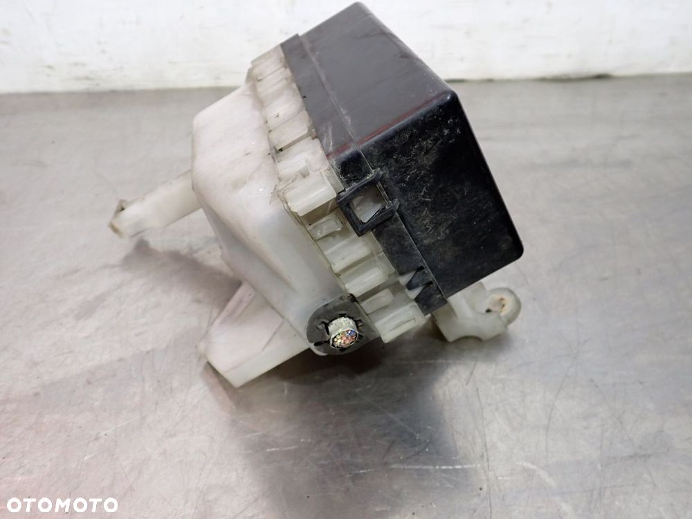 SKRZYNKA PRZEKAŹNIKÓW NISSAN X-TRAIL I - 5