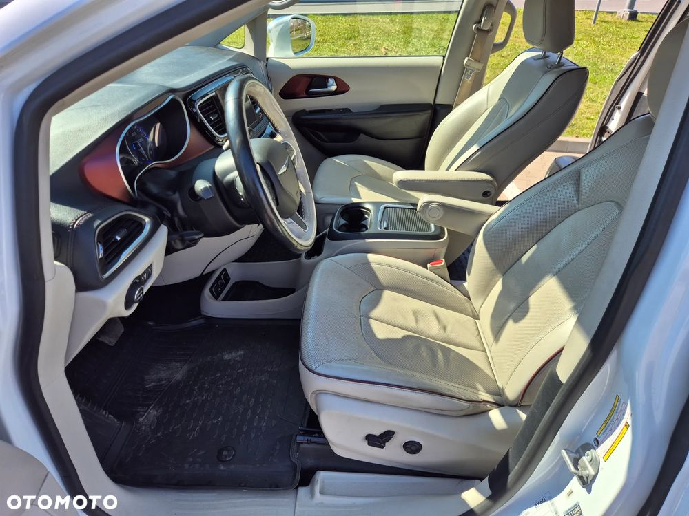 Chrysler Pacifica - 9