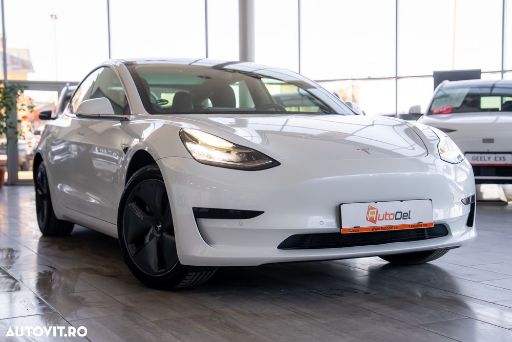 Tesla Model 3 - 7