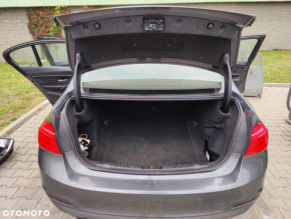 BMW Seria 3 320i xDrive - 20