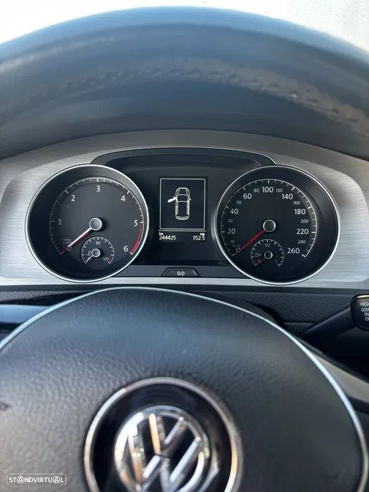 VW Golf 1.6 TDi R-Line - 4
