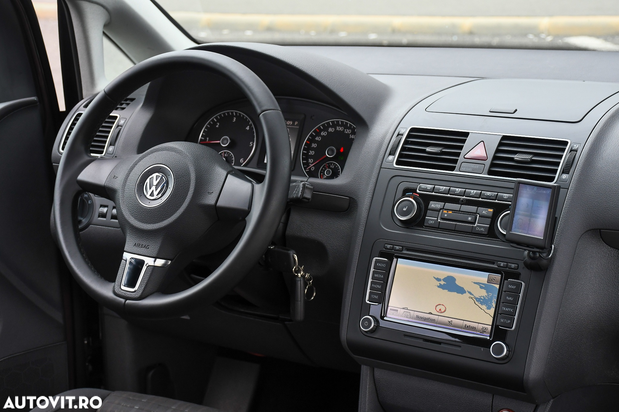 Volkswagen Touran 2.0 TDI DPF DSG Cross - 12