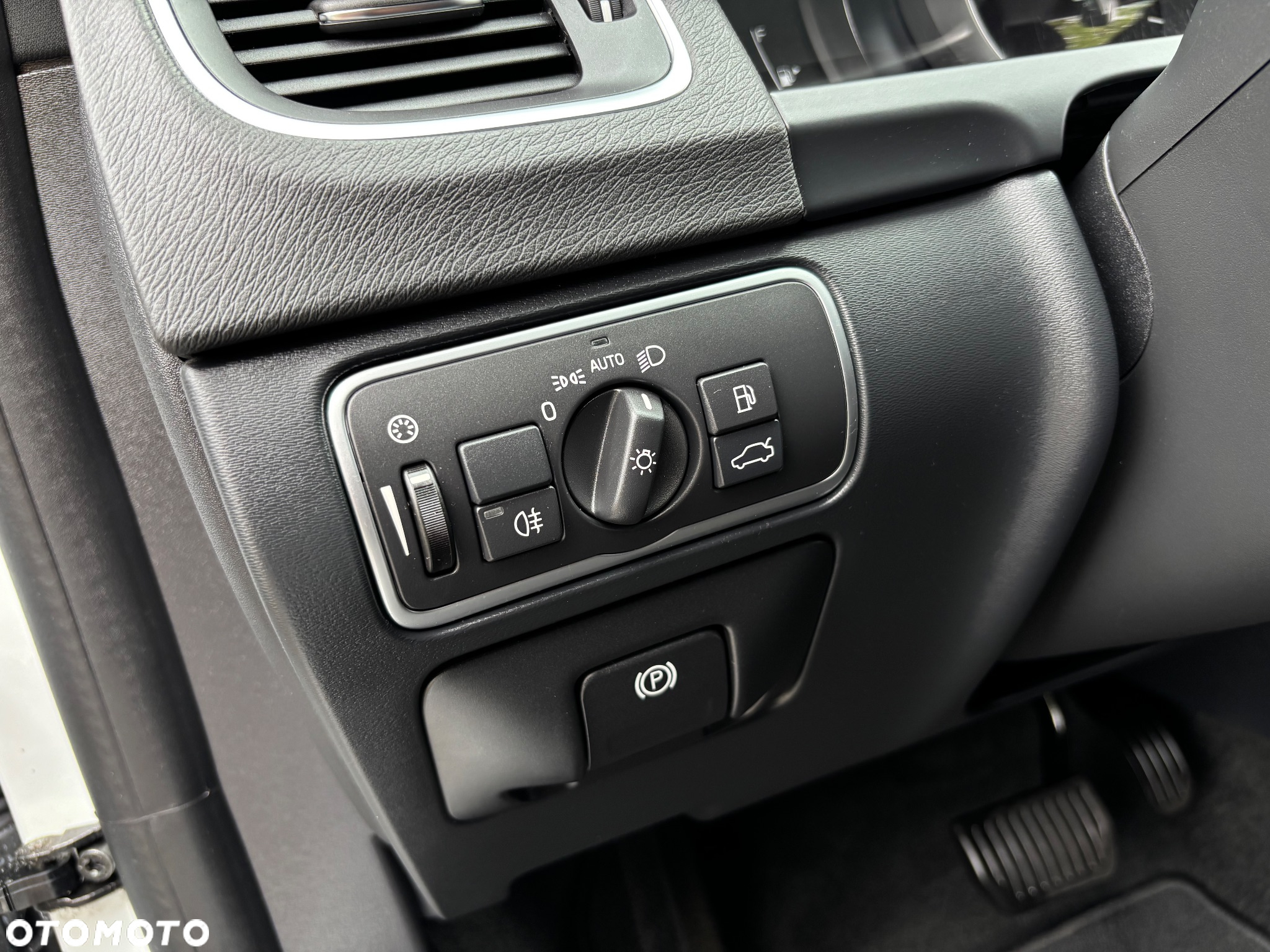 Volvo V60 D4 Drive-E R-Design Kinetic - 22