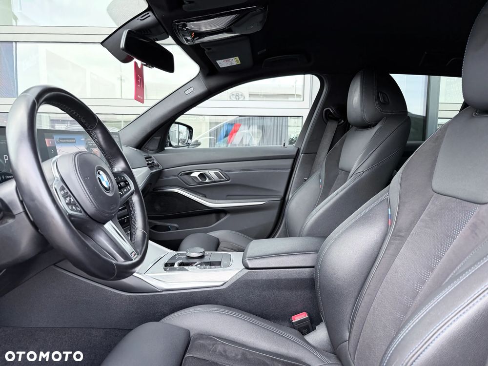 BMW Seria 3 320d xDrive M Sport - 29