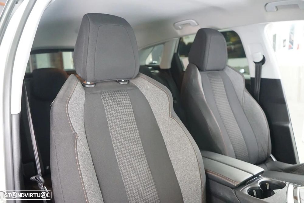 Peugeot 3008 1.2 PureTech Allure Pack - 32