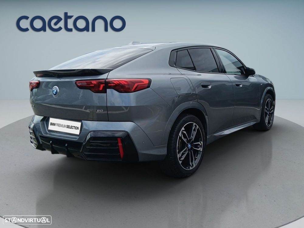 BMW iX2 eDrive20 Pack Desportivo M - 8