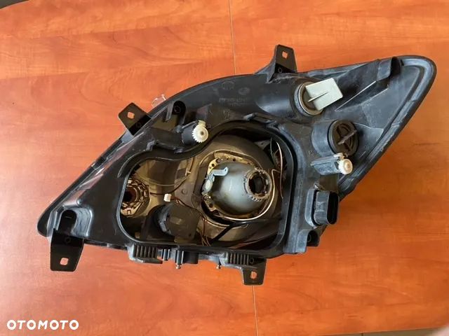 LAMPA PRAWA PRZÓD MERCEDES SPRINTER 906 25738200 - 3