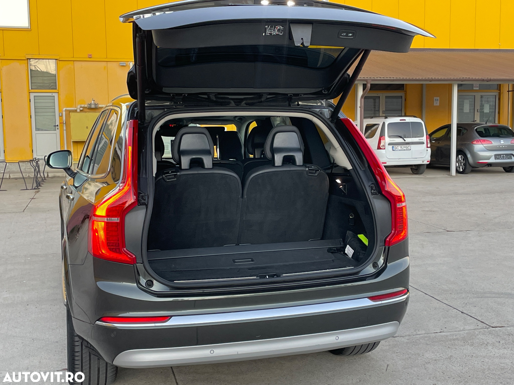 Volvo XC 90 B5 MHEV AWD 7 locuri Momentum Pro - 11