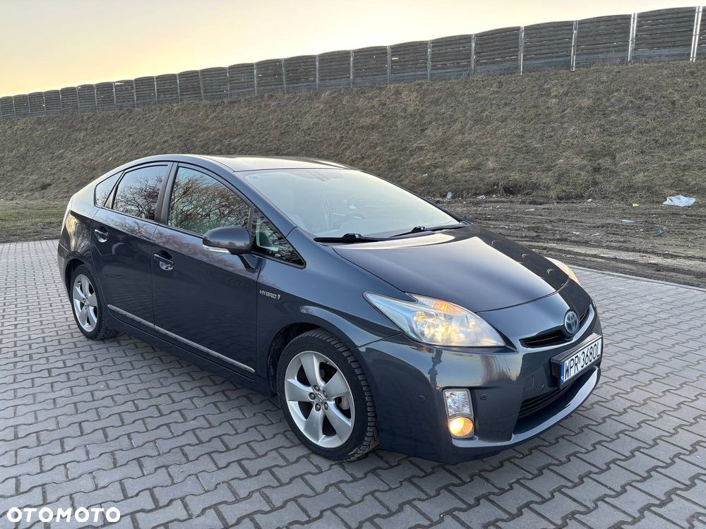 Toyota Prius (Hybrid) - 6