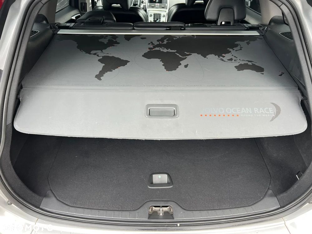 Volvo XC 60 D3 Drive-E Ocean Race - 9