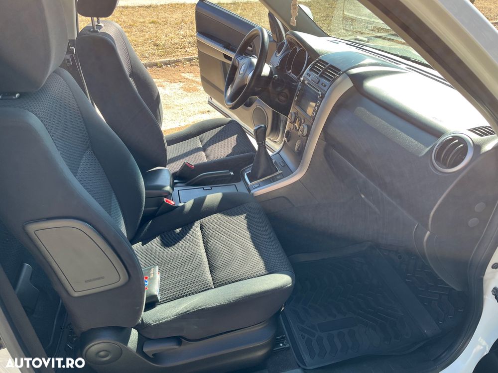 Suzuki Grand Vitara 2.4 Club - 15