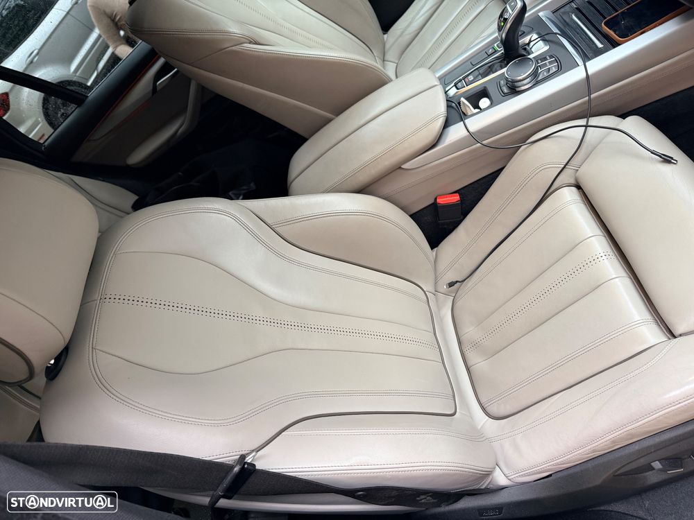 BMW X5 25 d sDrive Comfort 7L - 9