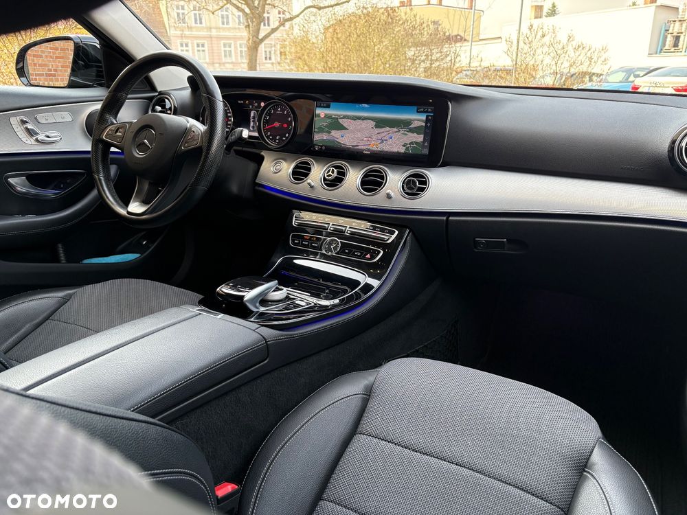 Mercedes-Benz Klasa E 200 4Matic 9G-TRONIC Avantgarde - 27